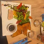 Отель Le Sully Мейрей