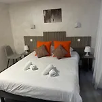 Otel Le Sully 2*