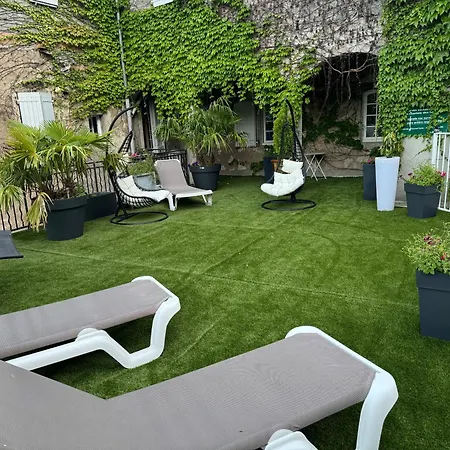 Le Sully Hotel 2*